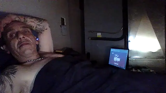 Snapshot of CandiedPompano chatting on 10.28.25 CandiedPompano online show from 10.28.25