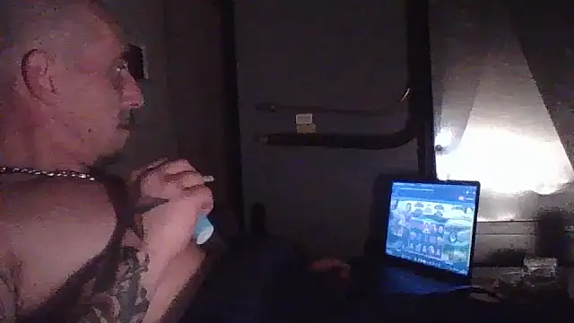 Snapshot of CandiedPompano chatting on 10.30.25 CandiedPompano online show from 10.30.25