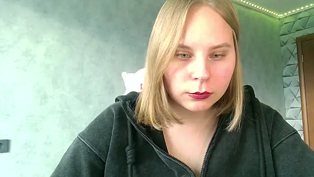 Snapshot of Thalia__Star chatting on 01.26.25 Thalia Star online show from 01.26.25