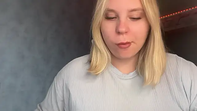 Snapshot of Thalia__Star chatting on 10.17.25 Thalia Star online show from 10.17.25