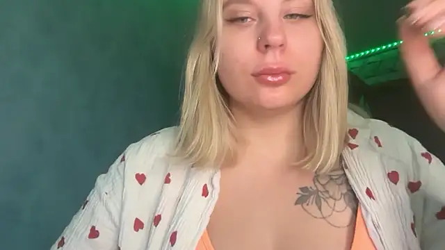 Snapshot of Thalia__Star chatting on 10.22.25 Thalia Star online show from 10.22.25