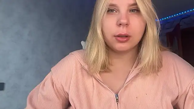 Snapshot of Thalia__Star chatting on 10.29.25 Thalia Star online show from 10.29.25