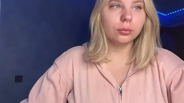 Snapshot of Thalia__Star chatting on 11.04.25 Thalia Star online show from 11.04.25