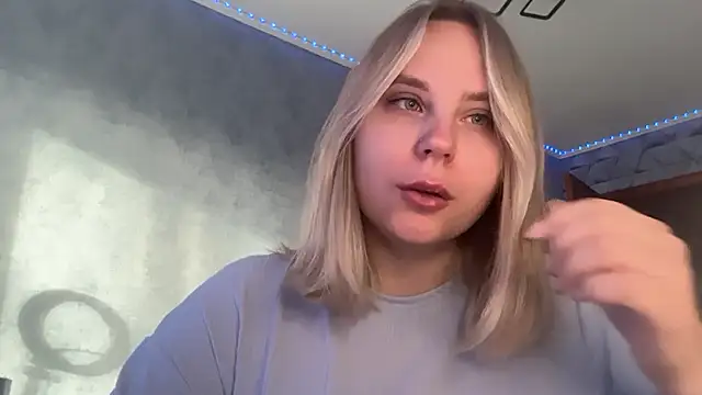 Snapshot of Thalia__Star chatting on 11.13.25 Thalia Star online show from 11.13.25