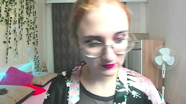 Snapshot of Miss_Elsa_ chatting on 12.13.24 Miss Elsa online show from 12.13.24