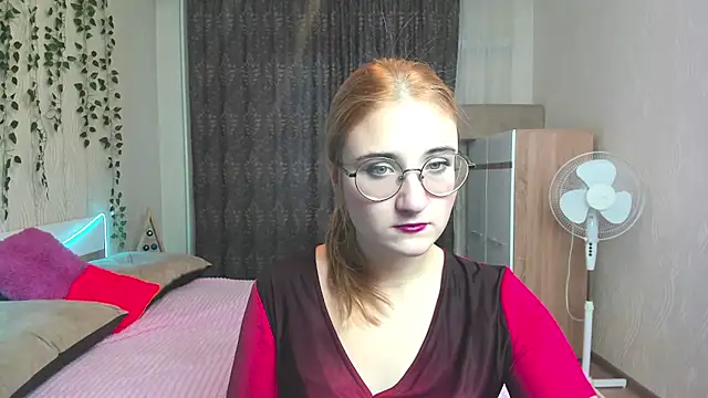 Snapshot of Miss_Elsa_ chatting on 12.14.24 Miss Elsa online show from 12.14.24