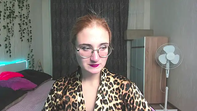 Snapshot of Miss_Elsa_ chatting on 12.16.24 Miss Elsa online show from 12.16.24