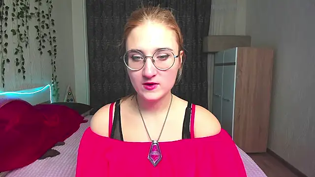 Snapshot of Miss_Elsa_ chatting on 12.19.24 Miss Elsa online show from 12.19.24