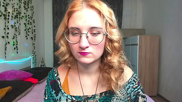 Snapshot of Miss_Elsa_ chatting on 12.20.24 Miss Elsa online show from 12.20.24