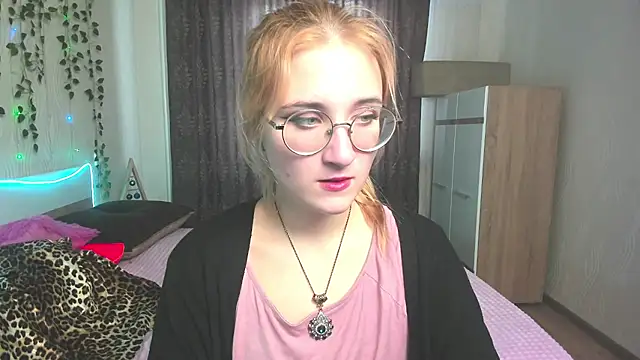 Snapshot of Miss_Elsa_ chatting on 12.22.24 Miss Elsa online show from 12.22.24