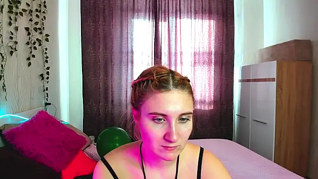 Snapshot of Miss_Elsa_ chatting on 02.15.25 Miss Elsa online show from 02.15.25