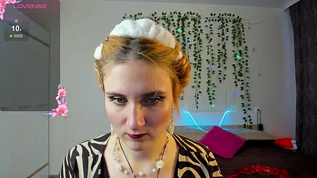 Snapshot of Miss_Elsa_ chatting on 03.08.25 Miss Elsa online show from 03.08.25