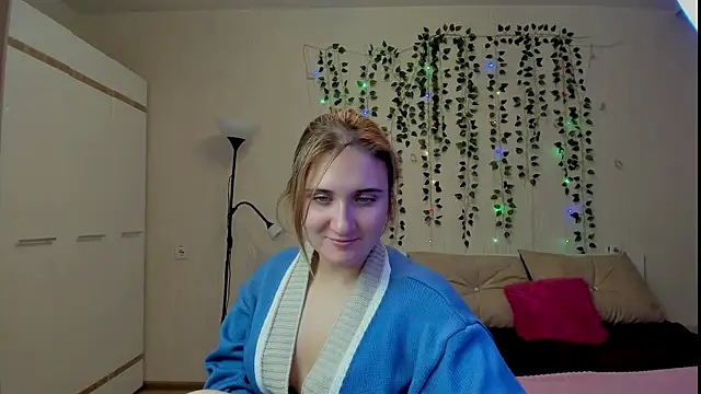 Snapshot of Miss_Elsa_ chatting on 10.14.25 Miss Elsa online show from 10.14.25