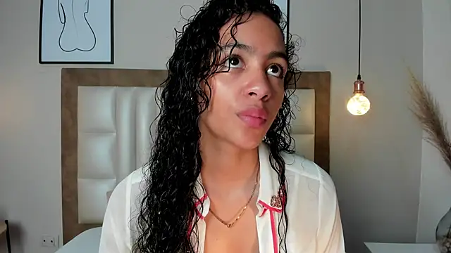 Snapshot of AntonellaHall_ chatting on 12.14.25 AntonellaHall online show from 12.14.25