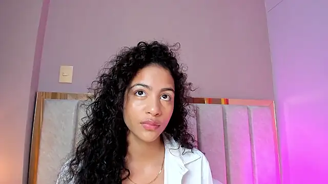 Snapshot of AntonellaHall_ chatting on 01.14.26 AntonellaHall online show from 01.14.26