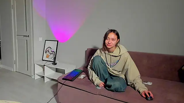 Snapshot of EllaSky_xoxo chatting on 01.28.25 EllaSky xoxo online show from 01.28.25