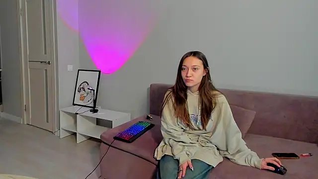 Snapshot of EllaSky_xoxo chatting on 01.28.25 EllaSky xoxo online show from 01.28.25