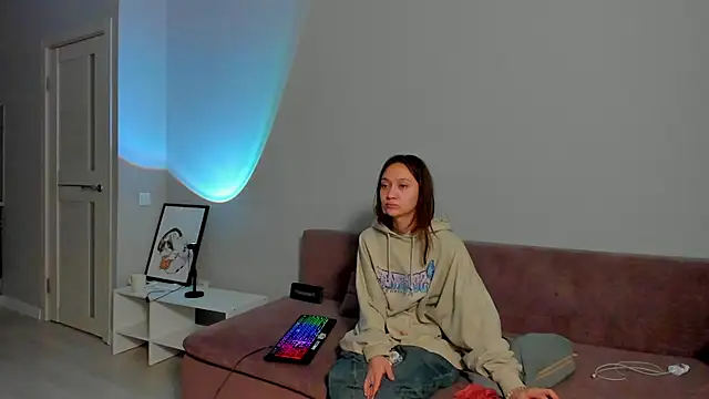 Snapshot of EllaSky_xoxo chatting on 02.04.25 EllaSky xoxo online show from 02.04.25