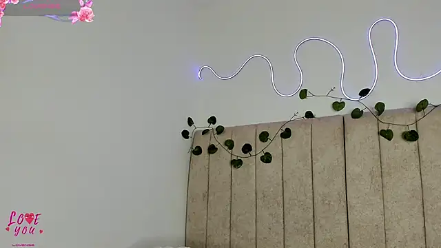 Snapshot of Kaseydelvey chatting on 10.20.25 Kaseydelvey online show from 10.20.25