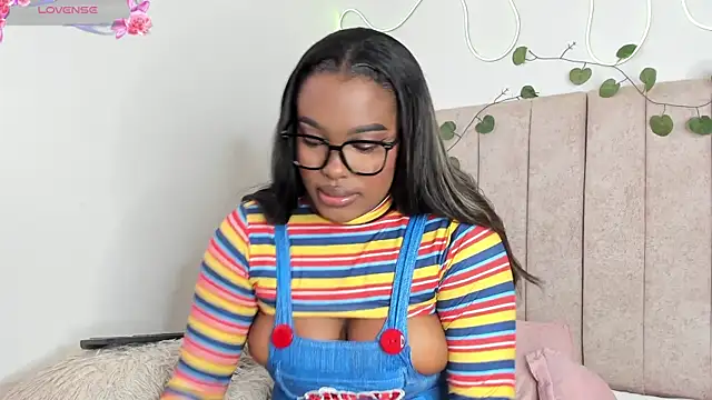 Snapshot of Kaseydelvey chatting on 10.27.25 Kaseydelvey online show from 10.27.25