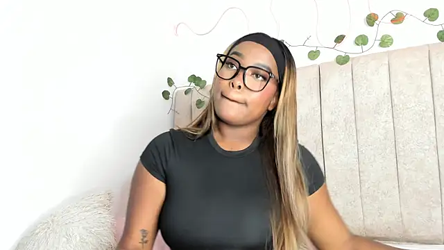 Kaseydelvey online show from 02.04.26