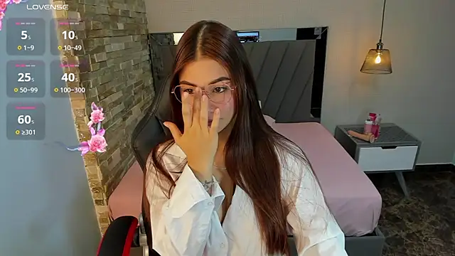 LIANEUMANN online show from 12.07.24