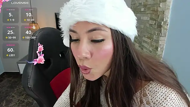 LIANEUMANN online show from 12.18.24