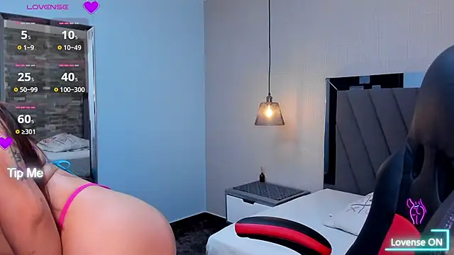 LIANEUMANN online show from 03.01.25