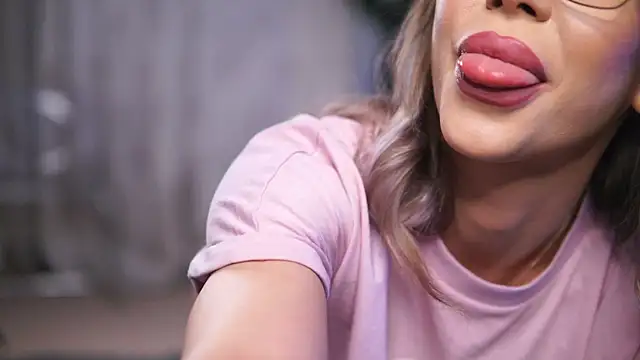 Snapshot of NyrobiNova chatting on 01.21.25 NyrobiNova online show from 01.21.25