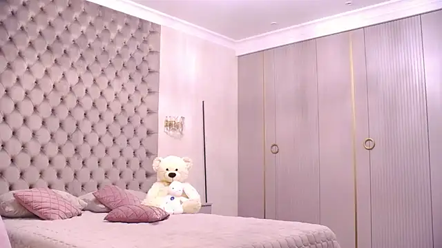 Snapshot of TianaPosh chatting on 10.17.25 TianaPosh online show from 10.17.25