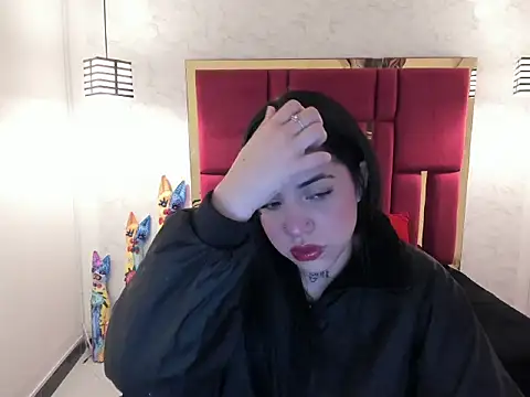 Snapshot of Violet_m chatting on 09.17.25 Violet m online show from 09.17.25