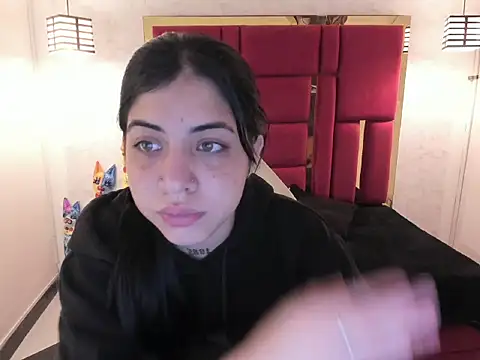 Snapshot of Violet_m chatting on 09.20.25 Violet m online show from 09.20.25