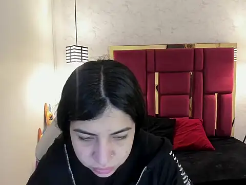 Snapshot of Violet_m chatting on 10.19.25 Violet m online show from 10.19.25