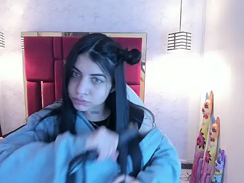 Snapshot of Violet_m chatting on 10.30.25 Violet m online show from 10.30.25