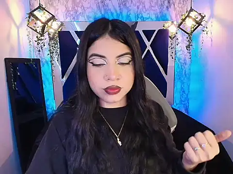 Snapshot of Violet_m chatting on 11.05.25 Violet m online show from 11.05.25