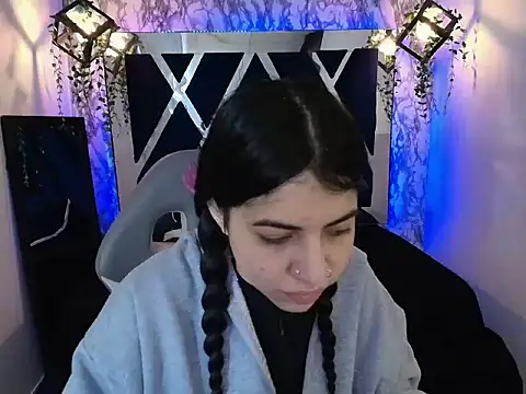 Snapshot of Violet_m chatting on 11.06.25 Violet m online show from 11.06.25