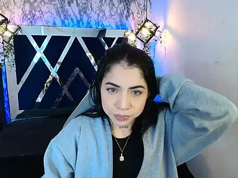 Snapshot of Violet_m chatting on 11.15.25 Violet m online show from 11.15.25