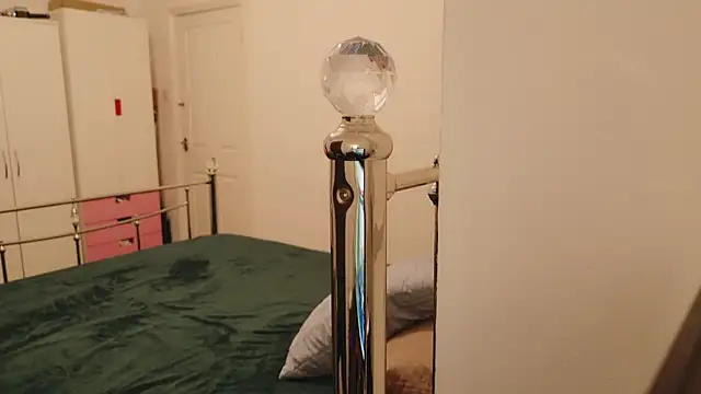 Snapshot of karlaolivia chatting on 10.20.25 karlaolivia online show from 10.20.25