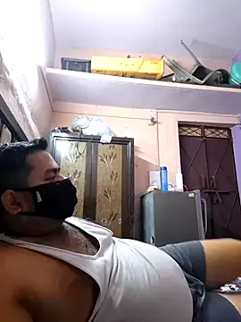 Snapshot of bobbyronak chatting on 10.04.25 bobbyronak online show from 10.04.25