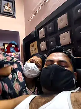 Snapshot of bobbyronak chatting on 10.05.25 bobbyronak online show from 10.05.25