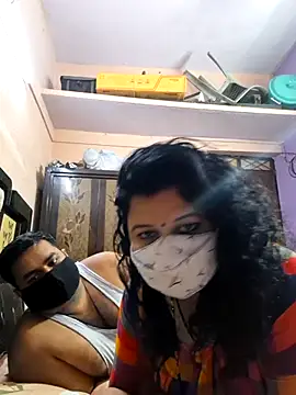 Snapshot of bobbyronak chatting on 10.12.25 bobbyronak online show from 10.12.25