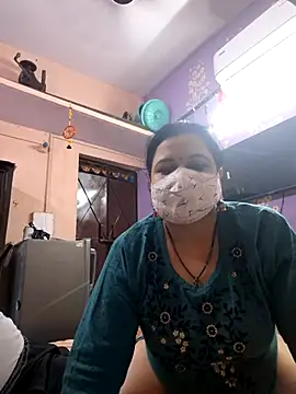 Snapshot of bobbyronak chatting on 10.27.25 bobbyronak online show from 10.27.25