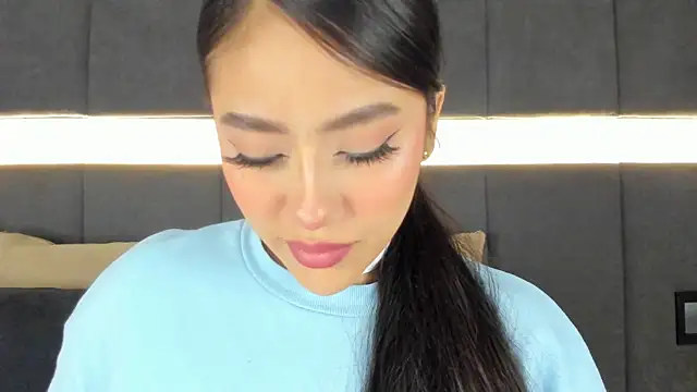 nicolle pierce online show from 09.30.25