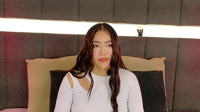 nicolle pierce online show from 10.17.25