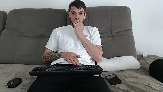 Snapshot of Your_perfect_boy chatting on 04.28.26 Your perfect boy online show from 04.28.26