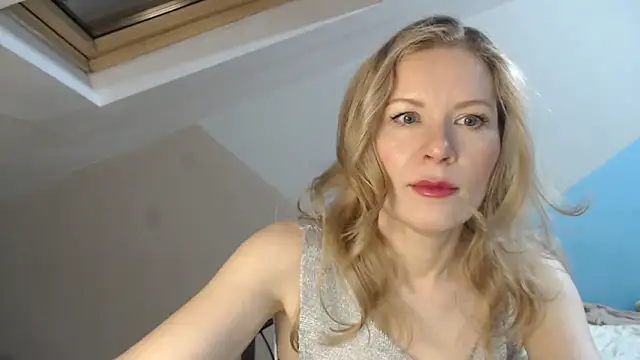 Snapshot of Juli_julyyy chatting on 12.07.24 Juli julyyy online show from 12.07.24