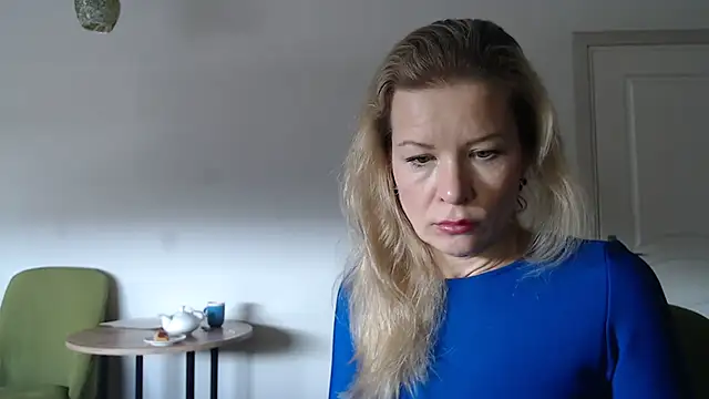 Snapshot of Juli_julyyy chatting on 12.30.24 Juli julyyy online show from 12.30.24