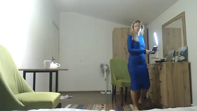 Snapshot of Juli_julyyy chatting on 01.12.25 Juli julyyy online show from 01.12.25