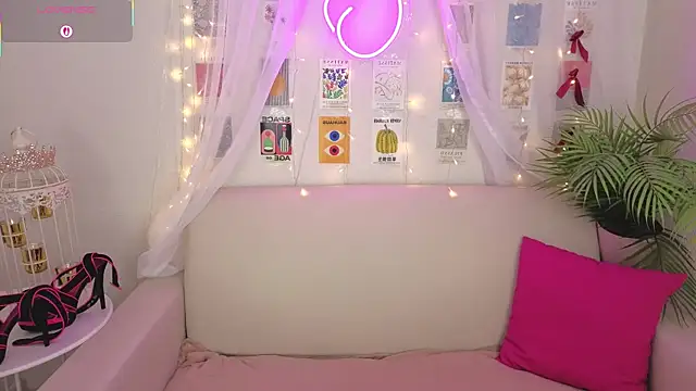 Snapshot of Angel_Nikole chatting on 10.03.25 Angel Nikole online show from 10.03.25