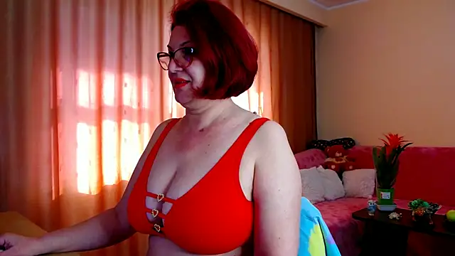 Snapshot of EdithCharm chatting on 04.01.26 EdithCharm online show from 04.01.26
